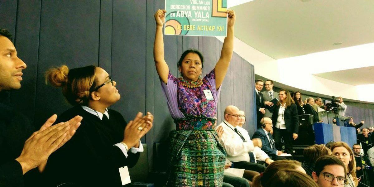 Lolita Chávez denuncia violaciones de derechos humanos por parte de multinacionales en el Parlamento Europeo